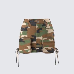 FINESSE Merida camo zip pocket mini skirt size L